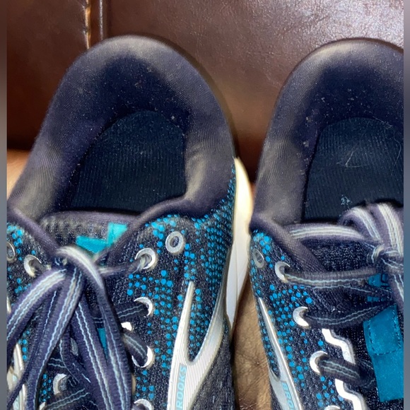 Brooks Shoes - Picture 4 of 6
